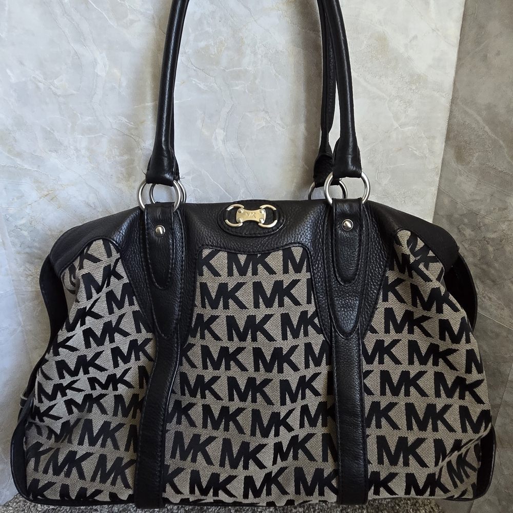 Michael Kors Black and Tan Shoulder Bag with Classic Design